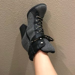 Juicy couture boots size 6
